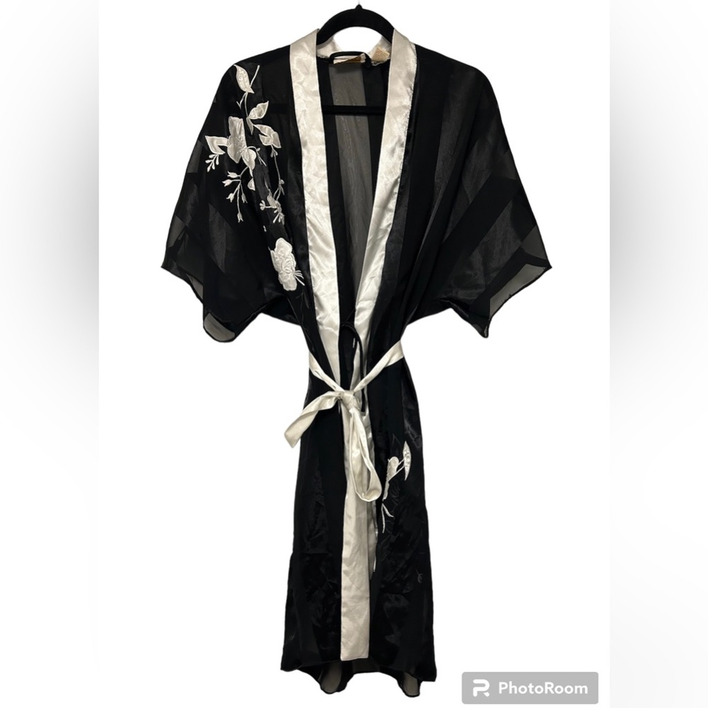 Stunning vintage Gold Label Victoria’s Secret robe